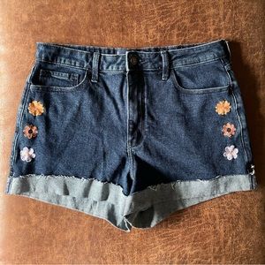 Hollister Ultra High Rise Mom Short Size 13 W31